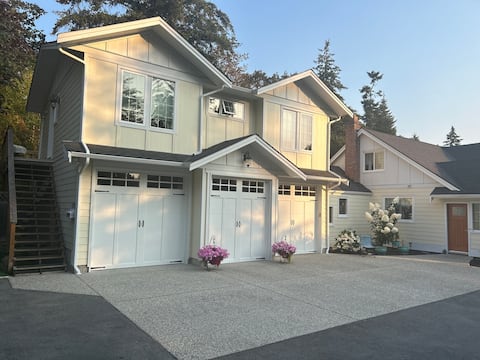 Yellow House Living!  Private Carriage House