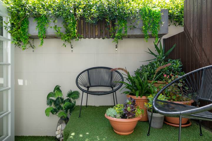 Surry Hills Crown 15 min walk to CBD 30 to Harbour gallery image 5