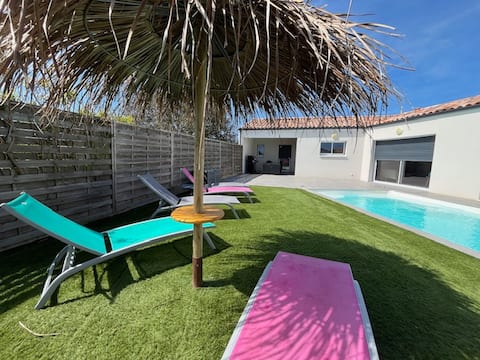 4-star beachfront villa with pool for 9 people
