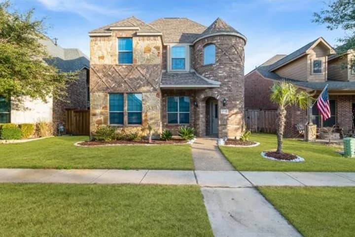 Quiet Home Near Lake - Grand Prairie, TX