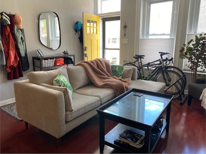 Classic & Peaceful South Philly Rowhome - Philadelphia, PA