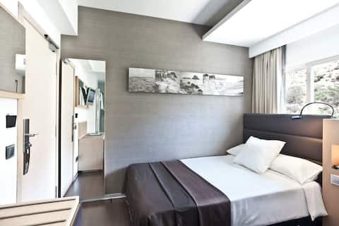 Popular Airbnb listing: Deluxe Single Room at Hotel OD Ocean Drive**** in Ibiza