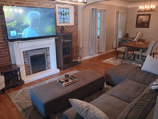 Washington Park Bungalow with hot tub! gallery image 3