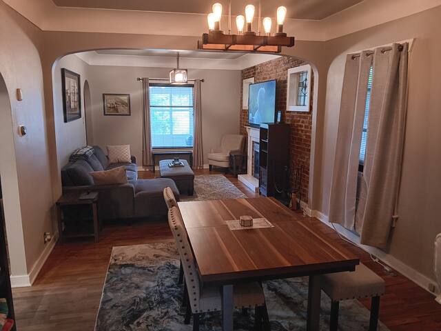 Washington Park Bungalow with hot tub! gallery image 5