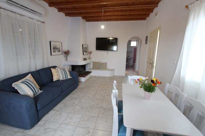 Villa Rouvis With Outdoor Hot Tub - Naxos
