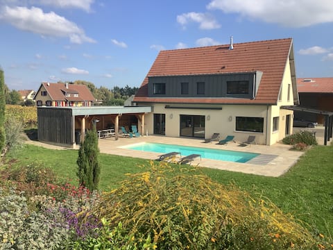 Beautiful House with Jacuzzi + Pool in the heart of the vineyards