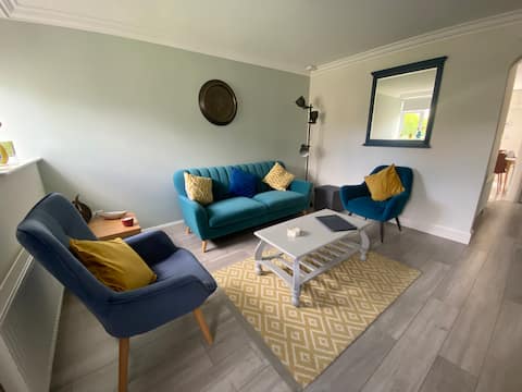 Top performing Airbnb: Luxury 2 bed 2 bath, quiet street, Westport town in Westport