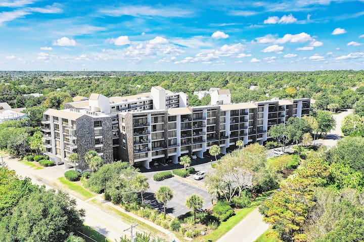 Top Floor Condo, Beach Access Across Road, Balcony, Pool, Grill Area, Elevator - Murrells Inlet, SC
