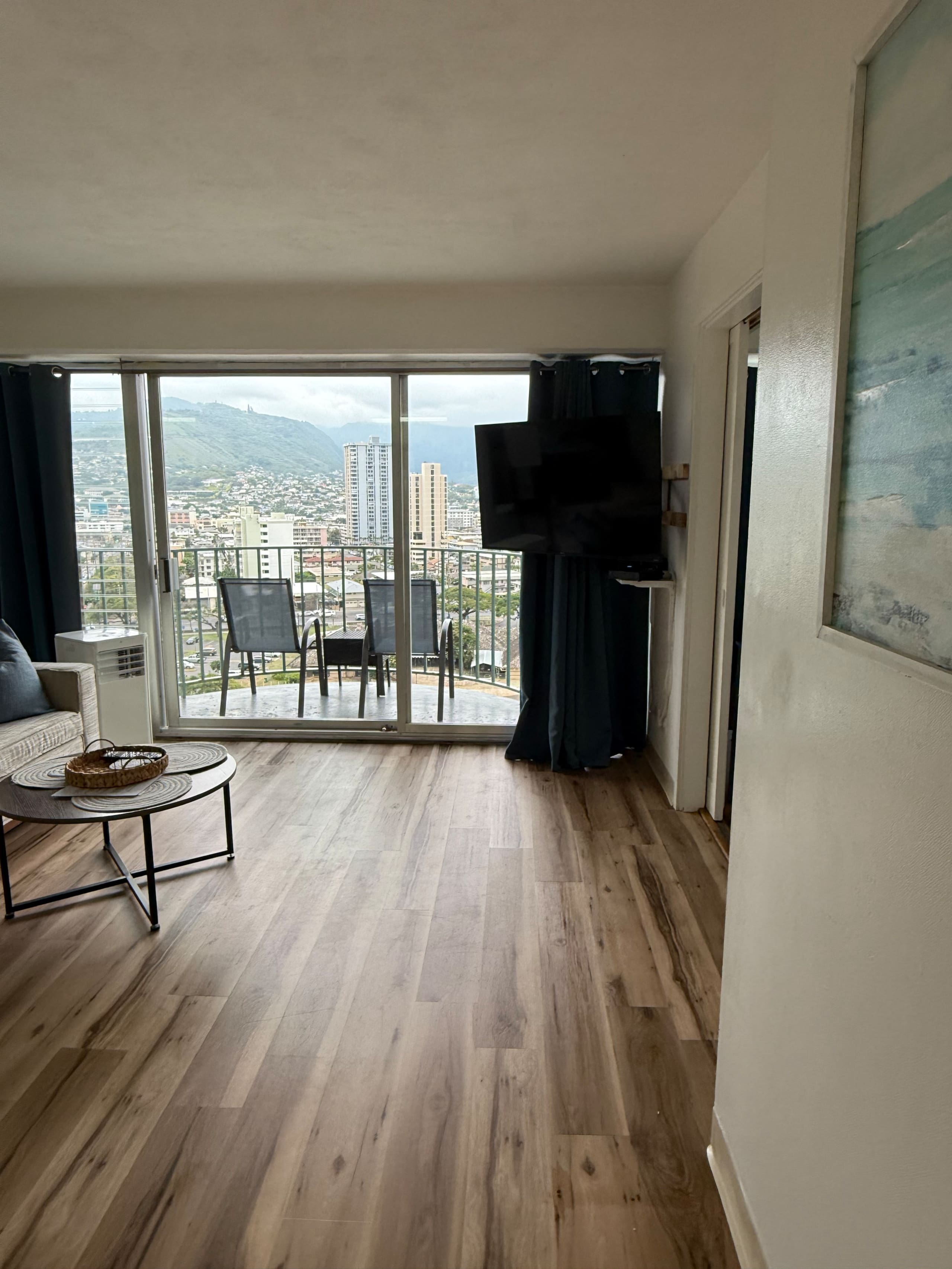 Breezy Waikiki Apt 🌈sleeps 6 & PARKING included - Image 18