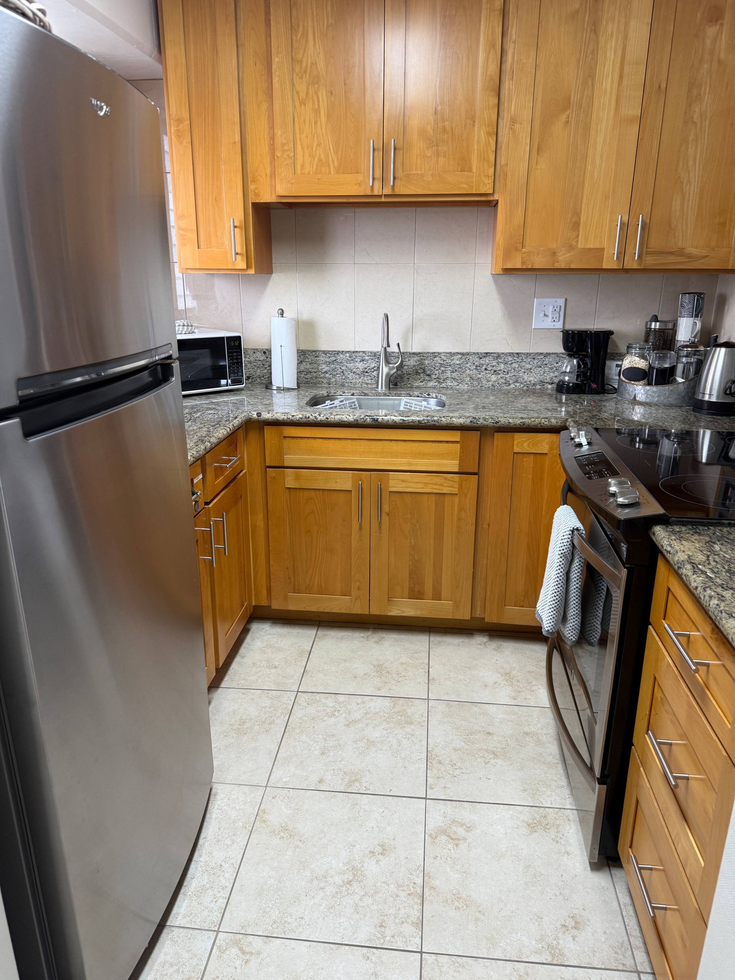 Breezy Waikiki Apt 🌈sleeps 6 & PARKING included - Image 34