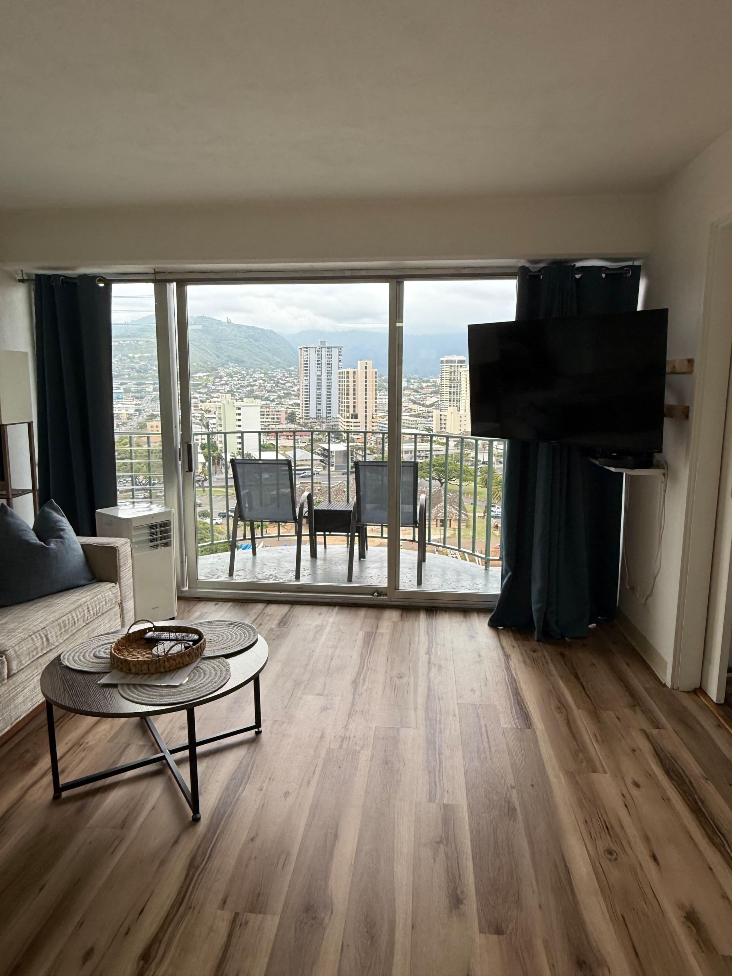 Breezy Waikiki Apt 🌈sleeps 6 & PARKING included - Image 20