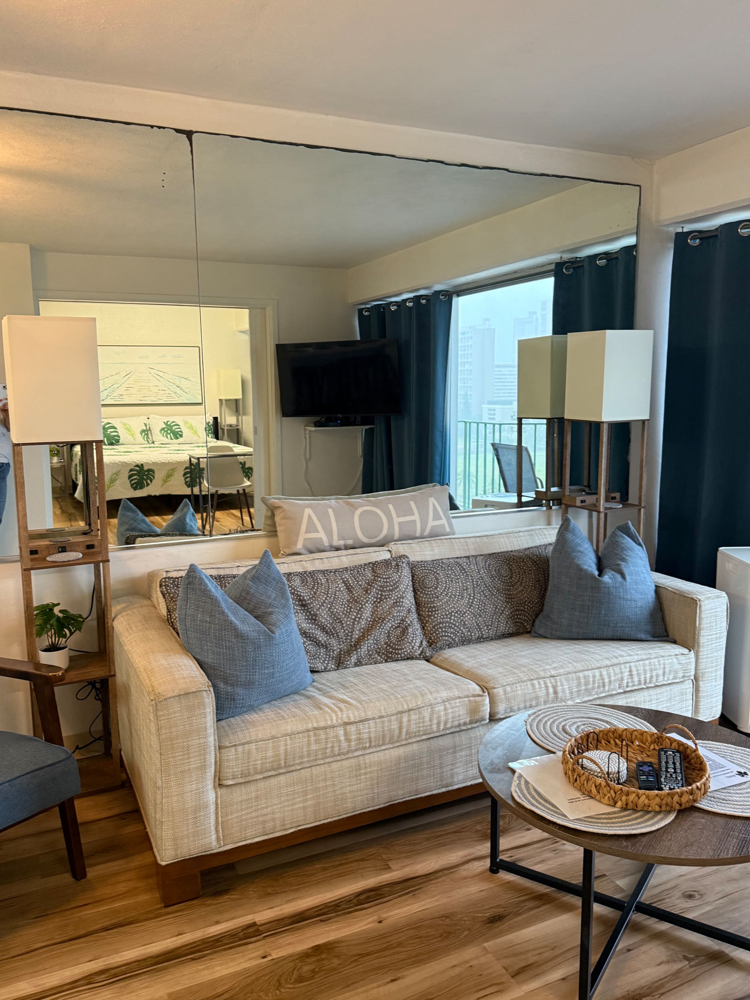 Breezy Waikiki Apt 🌈sleeps 6 & PARKING included - Image 2