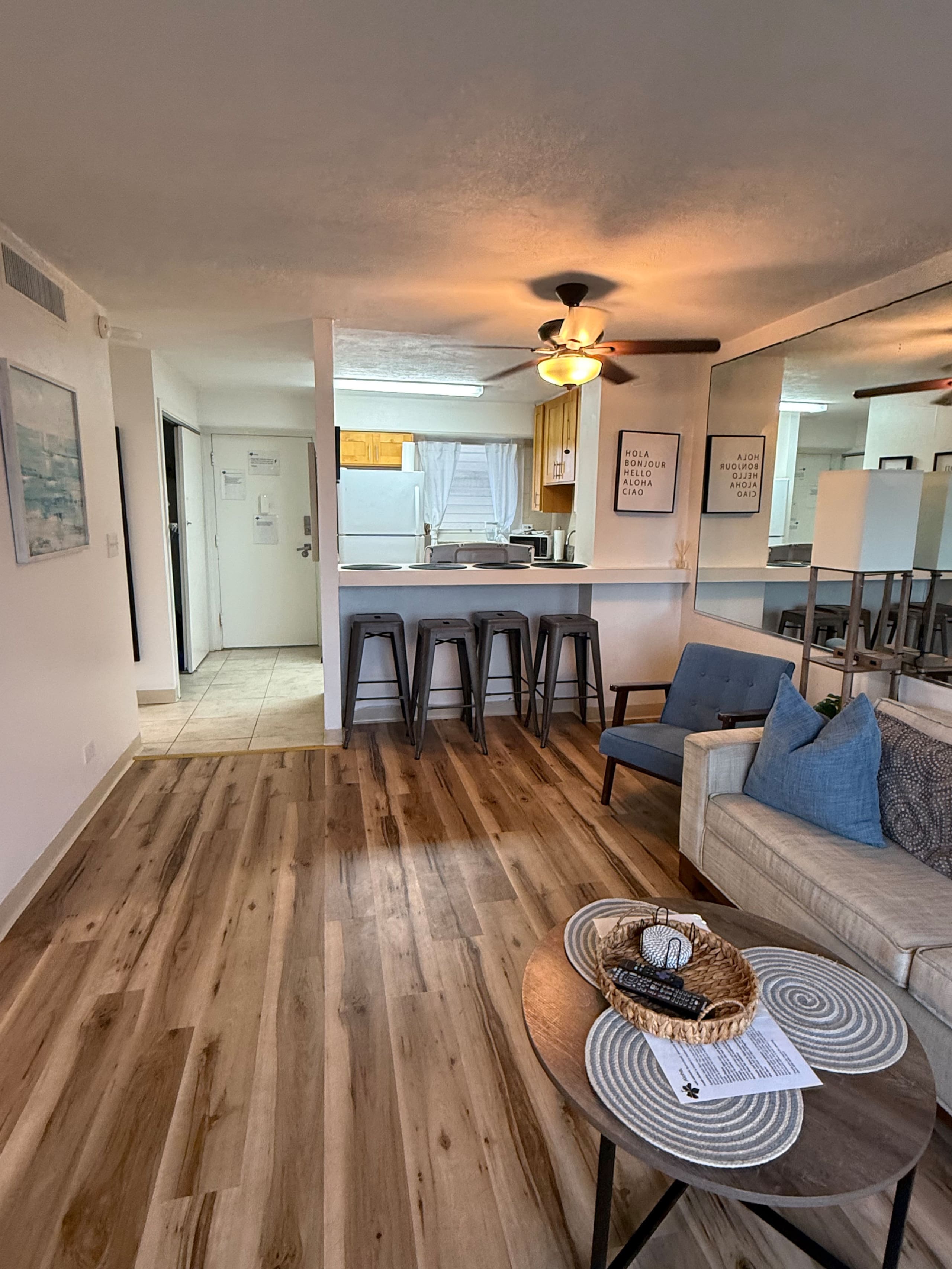 Breezy Waikiki Apt 🌈sleeps 6 & PARKING included - Image 13