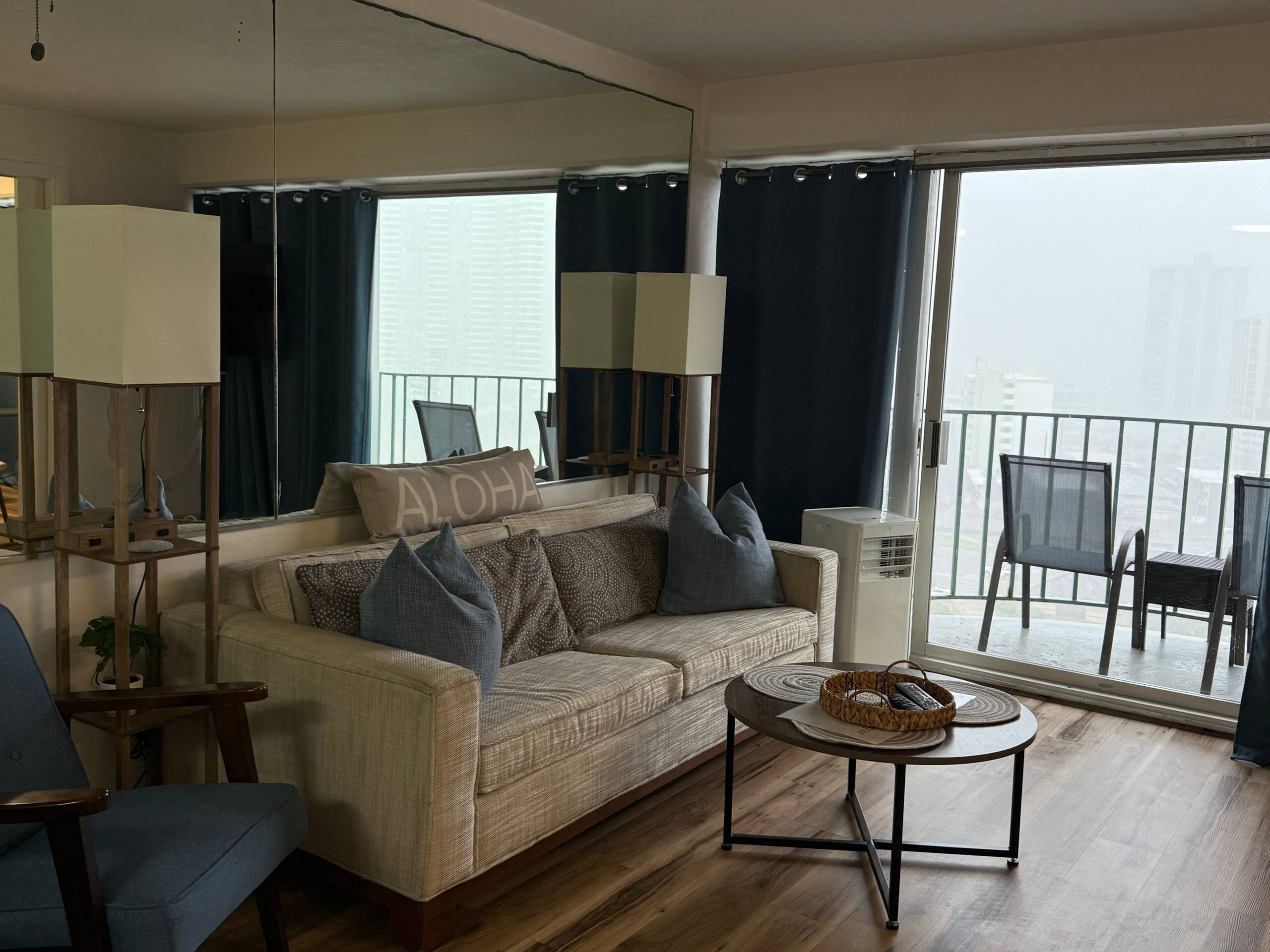 Breezy Waikiki Apt 🌈sleeps 6 & PARKING included - Image 5