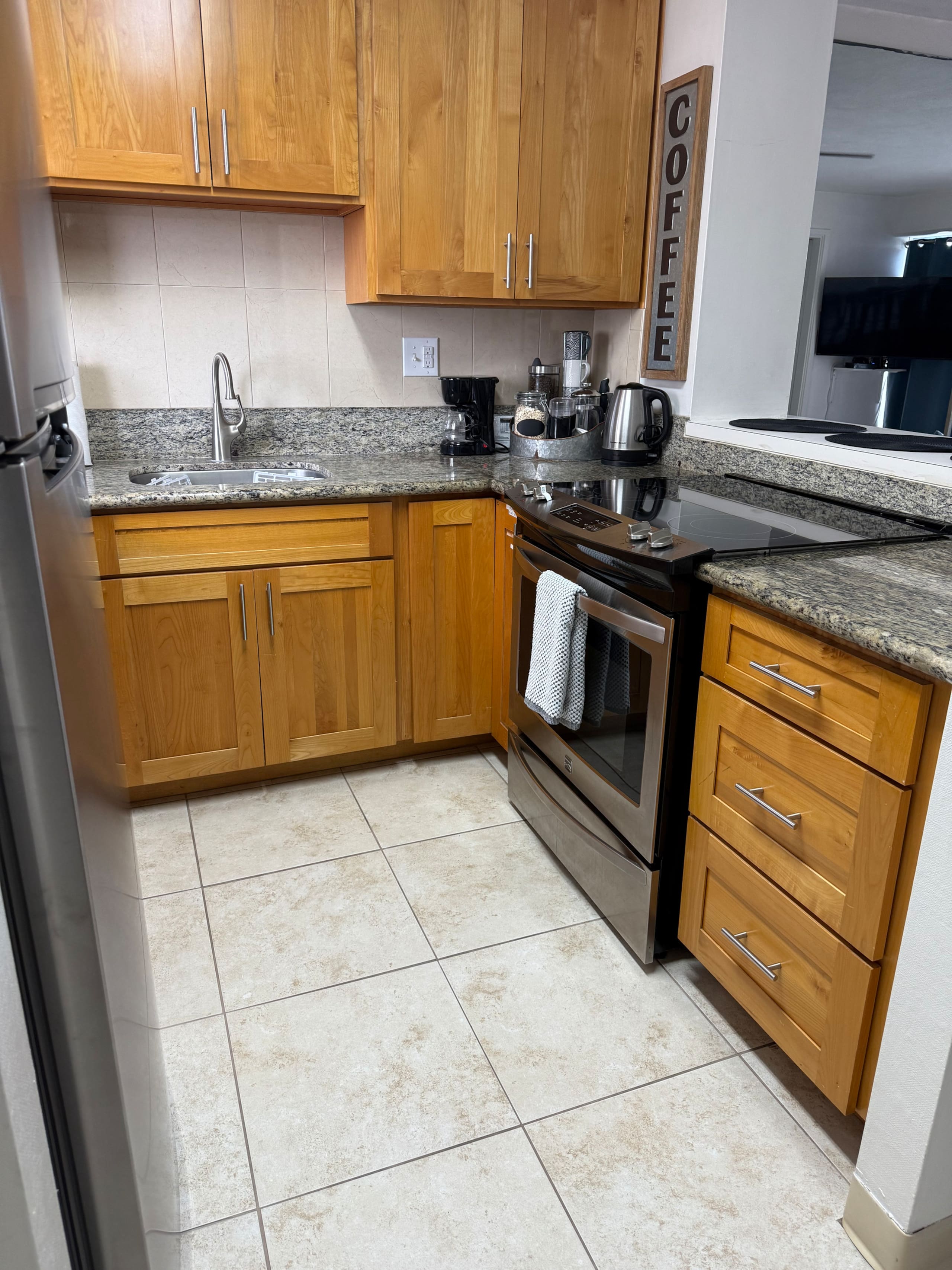 Breezy Waikiki Apt 🌈sleeps 6 & PARKING included - Image 33