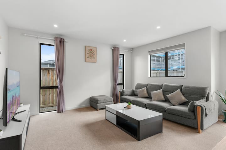 Private Modern Residence In Central Location - Christchurch