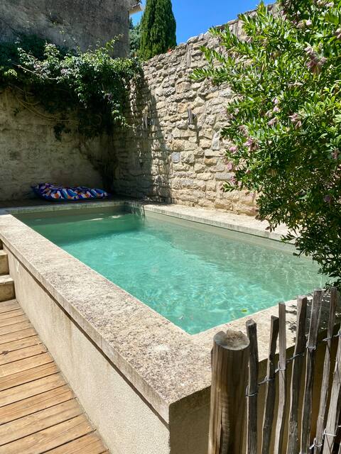 The sheepfold, house of character and its pond