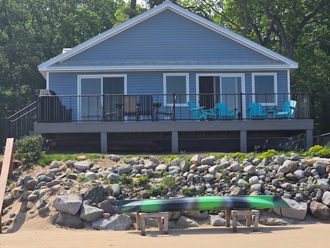 "Fair Winds" - Year-round Beachfront Cabin