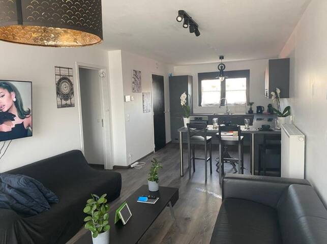 2 bedrooms with Riverview, Homegym & paid parking gallery image 2