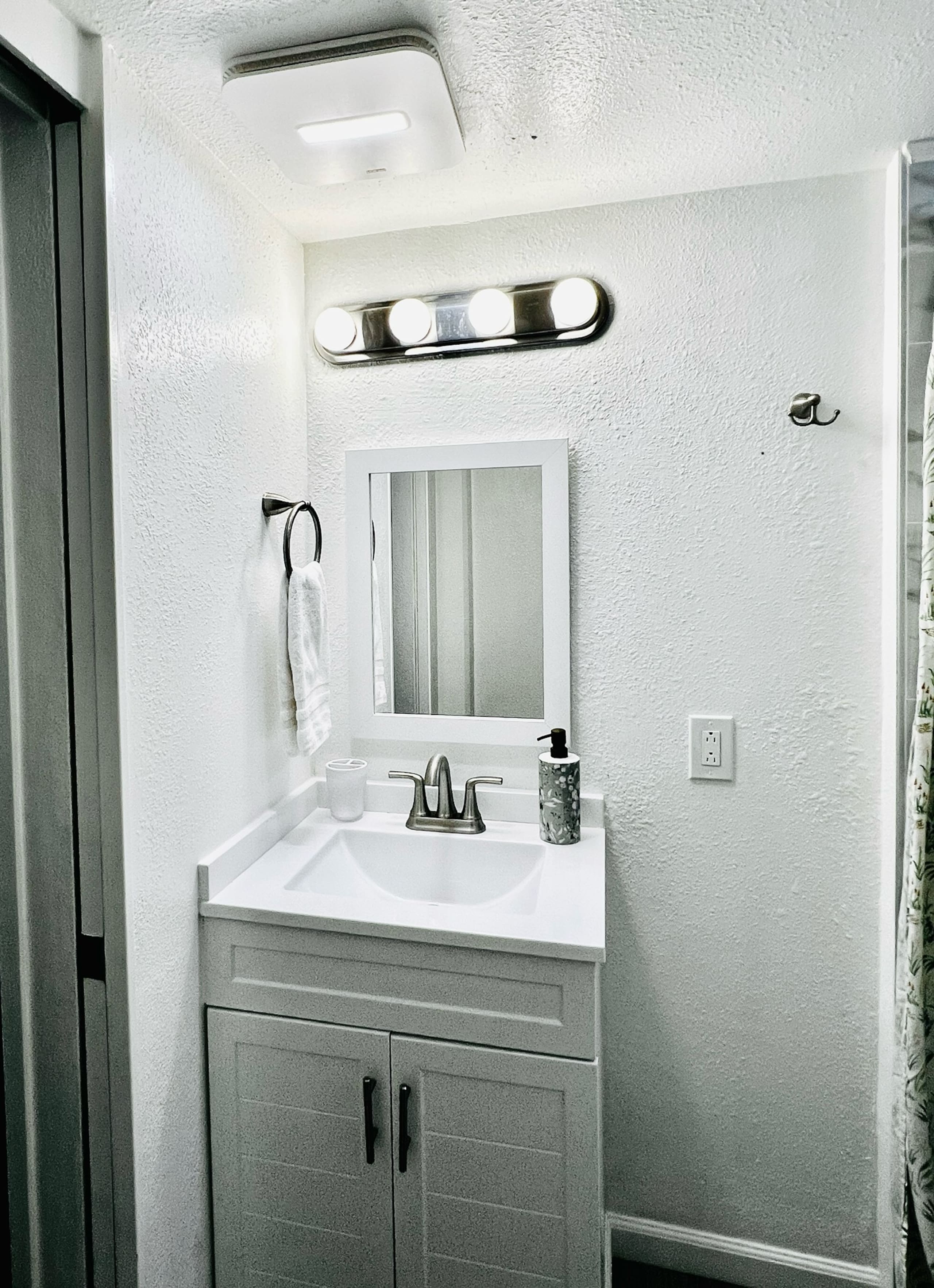 Simple Studio in Waikiki - Image 3