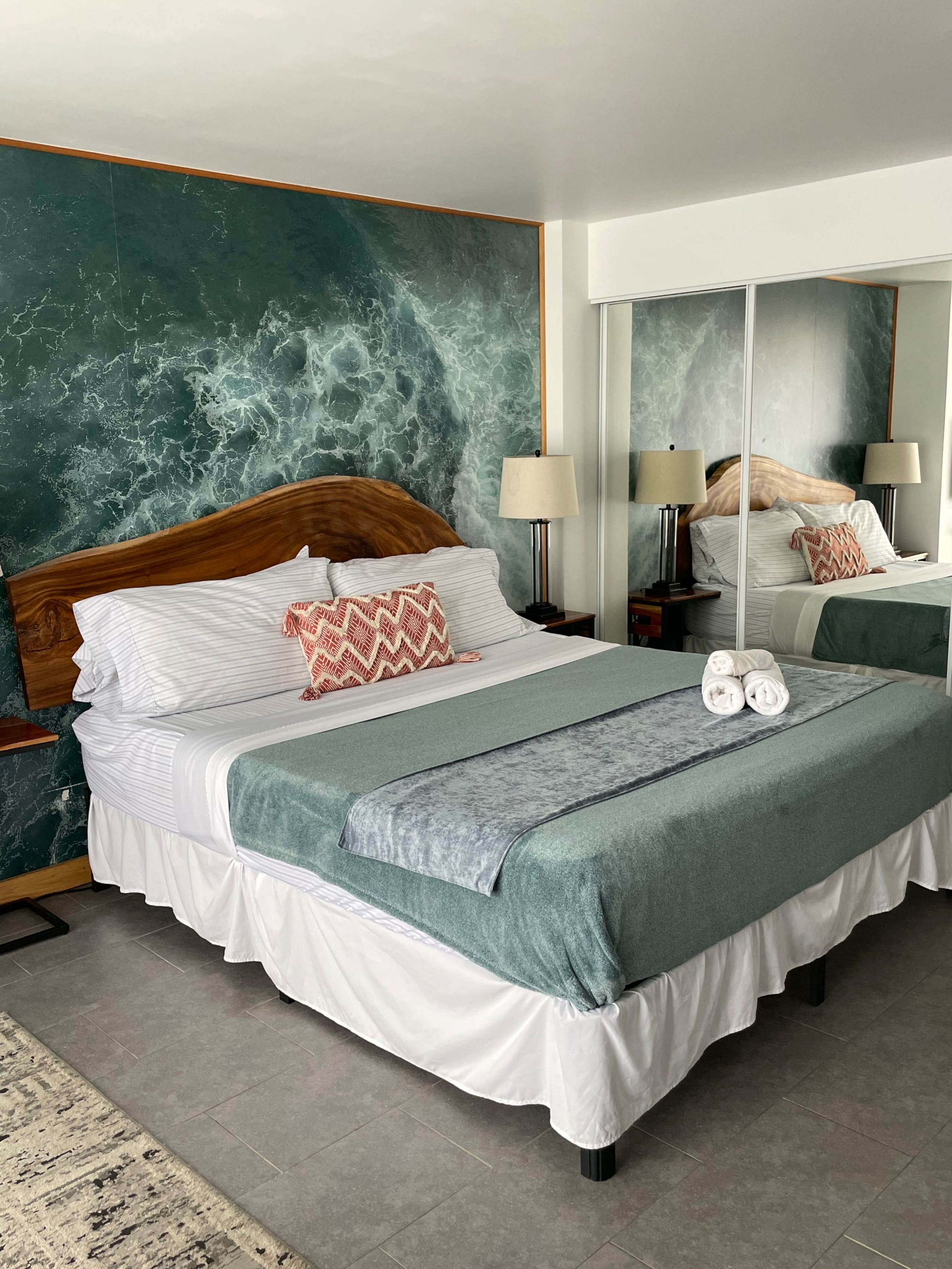 Condo in Honolulu · ★4.96 · Studio · 2 beds · 1 private bath - Image 9