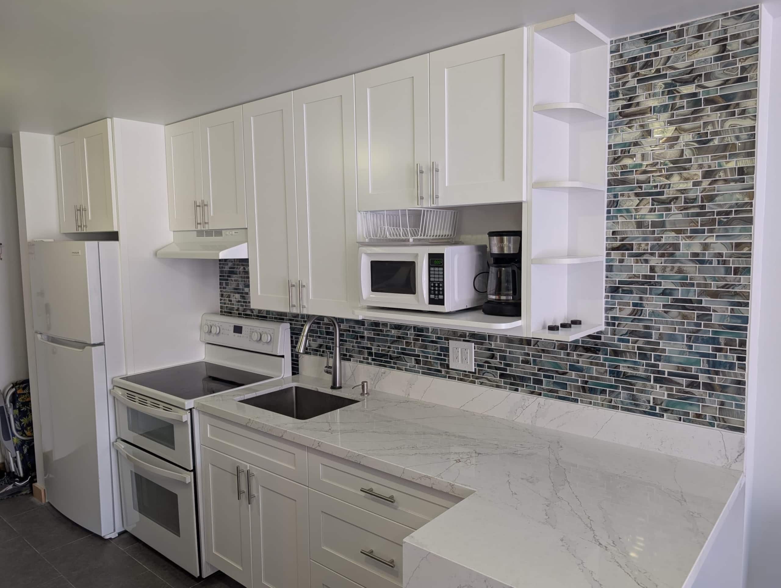 Condo in Honolulu · ★4.96 · Studio · 2 beds · 1 private bath - Image 2