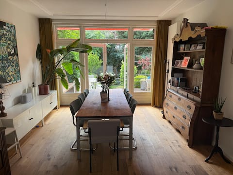 Successful Airbnb property: Spacious Family House with Garden in City Centre. in Noord