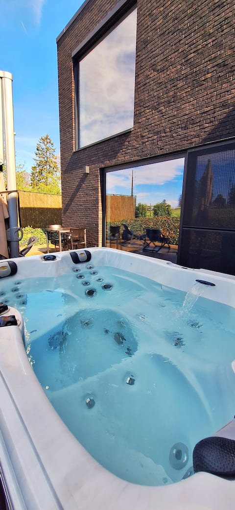 Top Airbnb: Luxurious "Ogite" Loft for 2: Hot Tub – Franconia in Jalhay