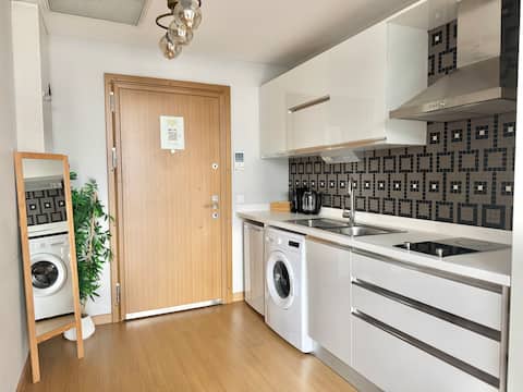 Top performing Airbnb: Top Floor Amazing View Studio for Digital Nomads in Maltepe