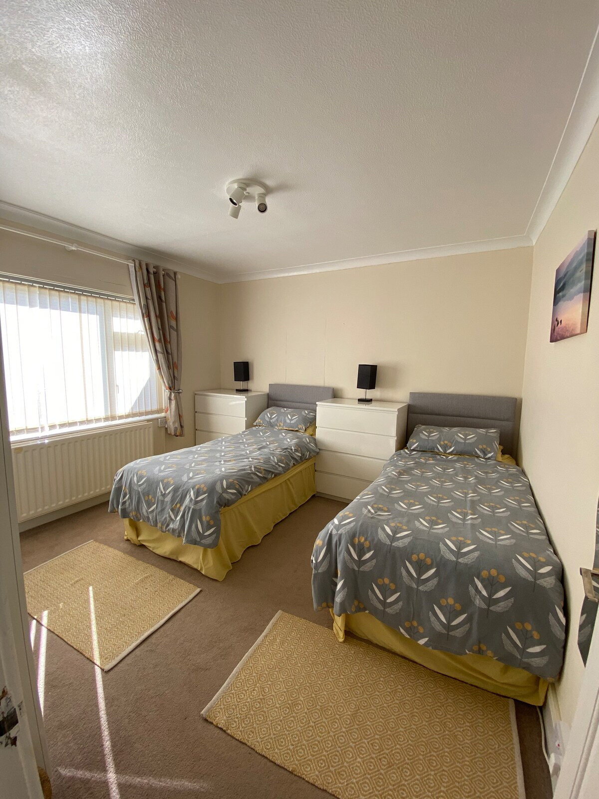 Twin საძინებელი (დაბლა)