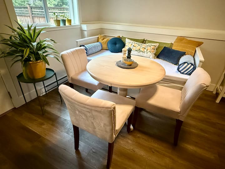 New Patio Suite Near Bowen Park - Central Location - 나나이모