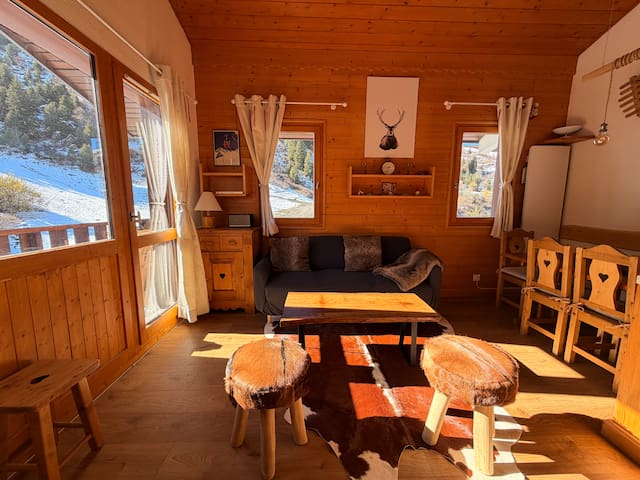 Entire home with 3 bedrooms in Bozel - Duplex 50m2 -Foot of slopes -South-Parking -Cimes1