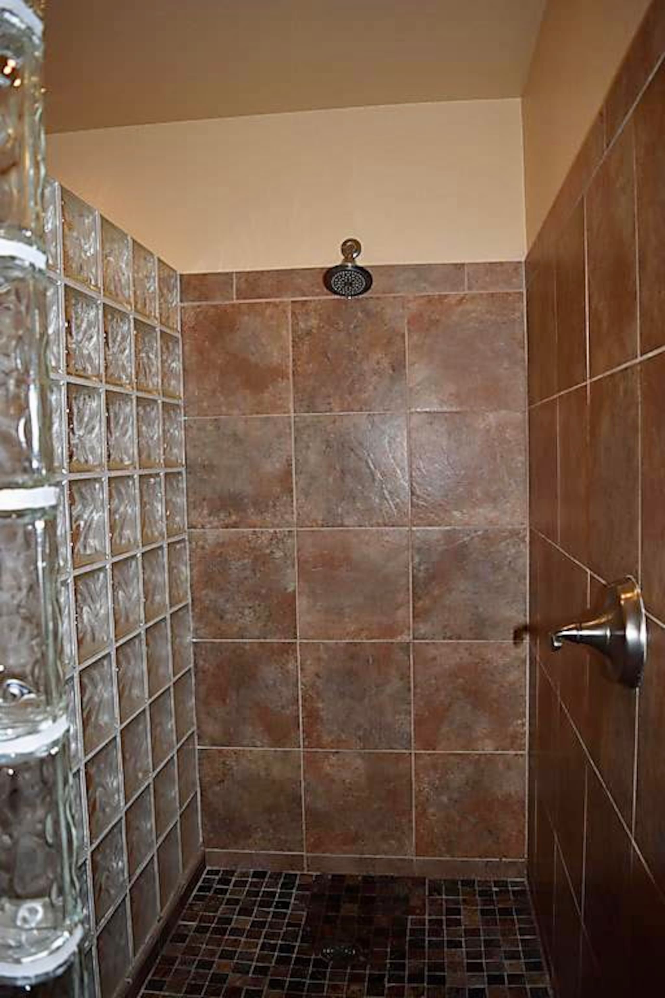 Condo in Kailua-Kona · ★4.94 · 2 bedrooms · 2 beds · 2 baths - Image 15