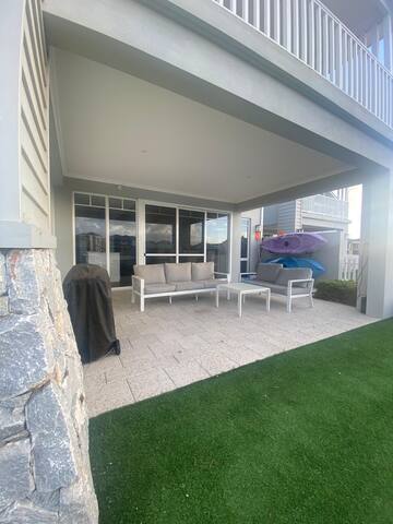 Luxury Canal Retreat with Private Mooring gallery image 3