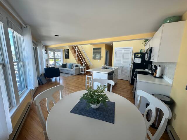 Waterfront in the Heart of Watch Hill gallery image 2