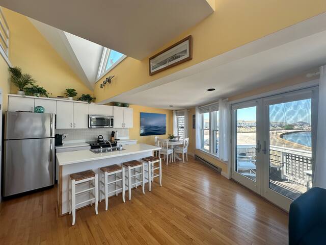 Waterfront in the Heart of Watch Hill gallery image 5