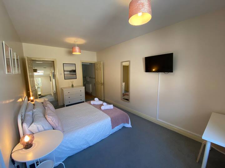 Schlafzimmer 1