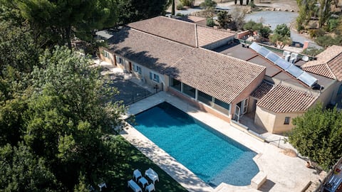 Le Mas des 7 Fonts: 4 Cottages + Suite, Large Room