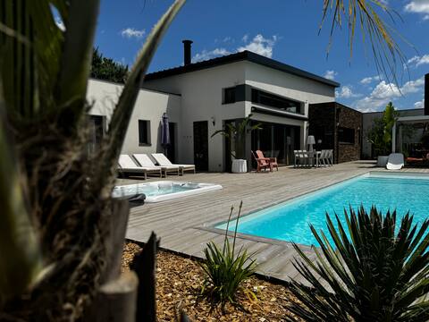 House with SPA, heated pool, gym