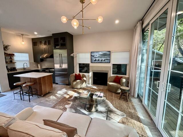 Winter Special! 2 blocks from Rainey St. w/hot tub