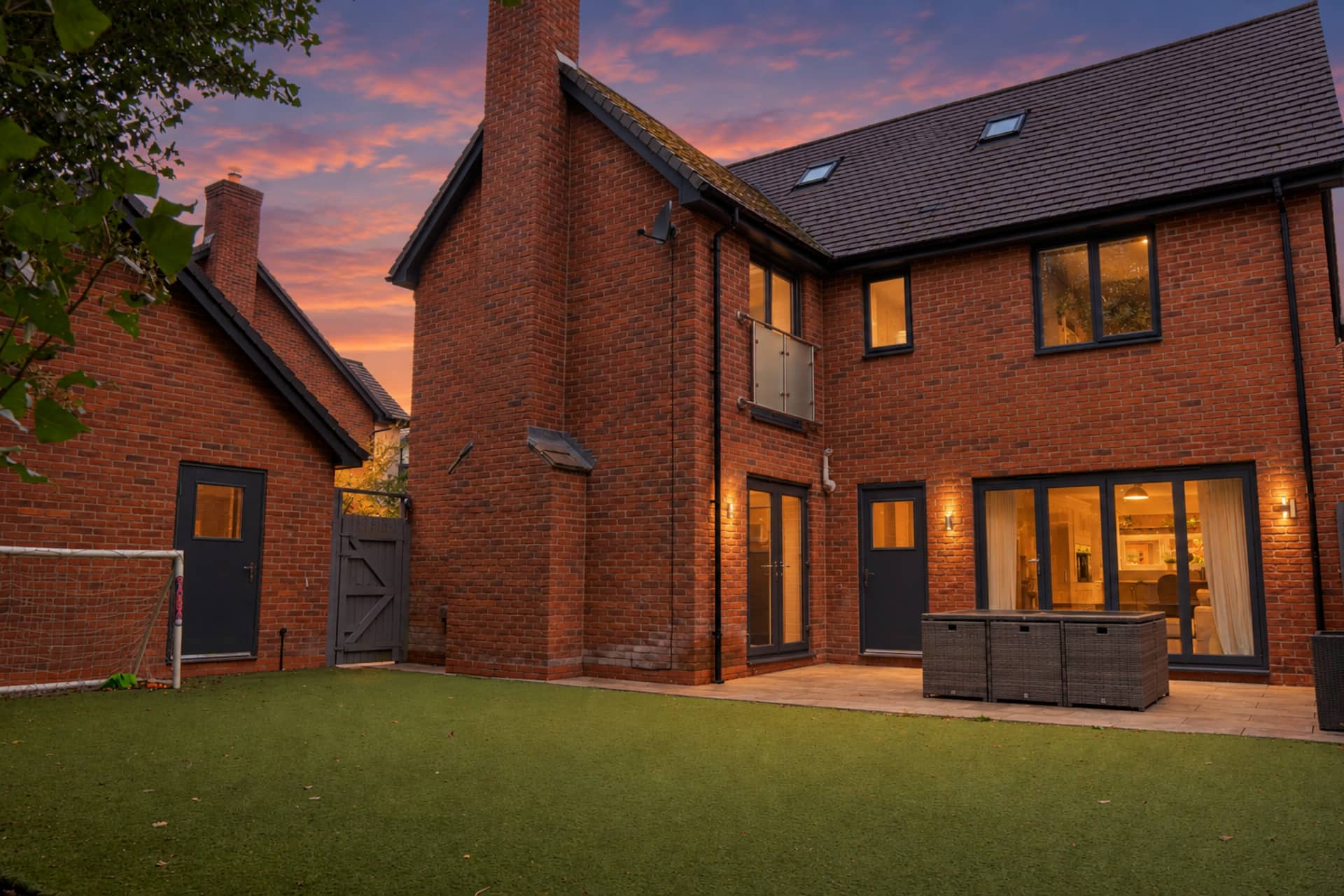 Exclusive 5 Bed Family House in Country Village