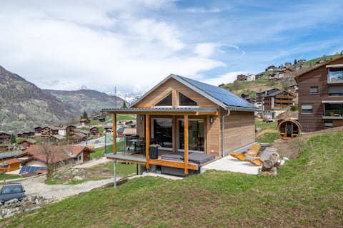 Tiny Bishorn with Jacuzzi (private) & sauna