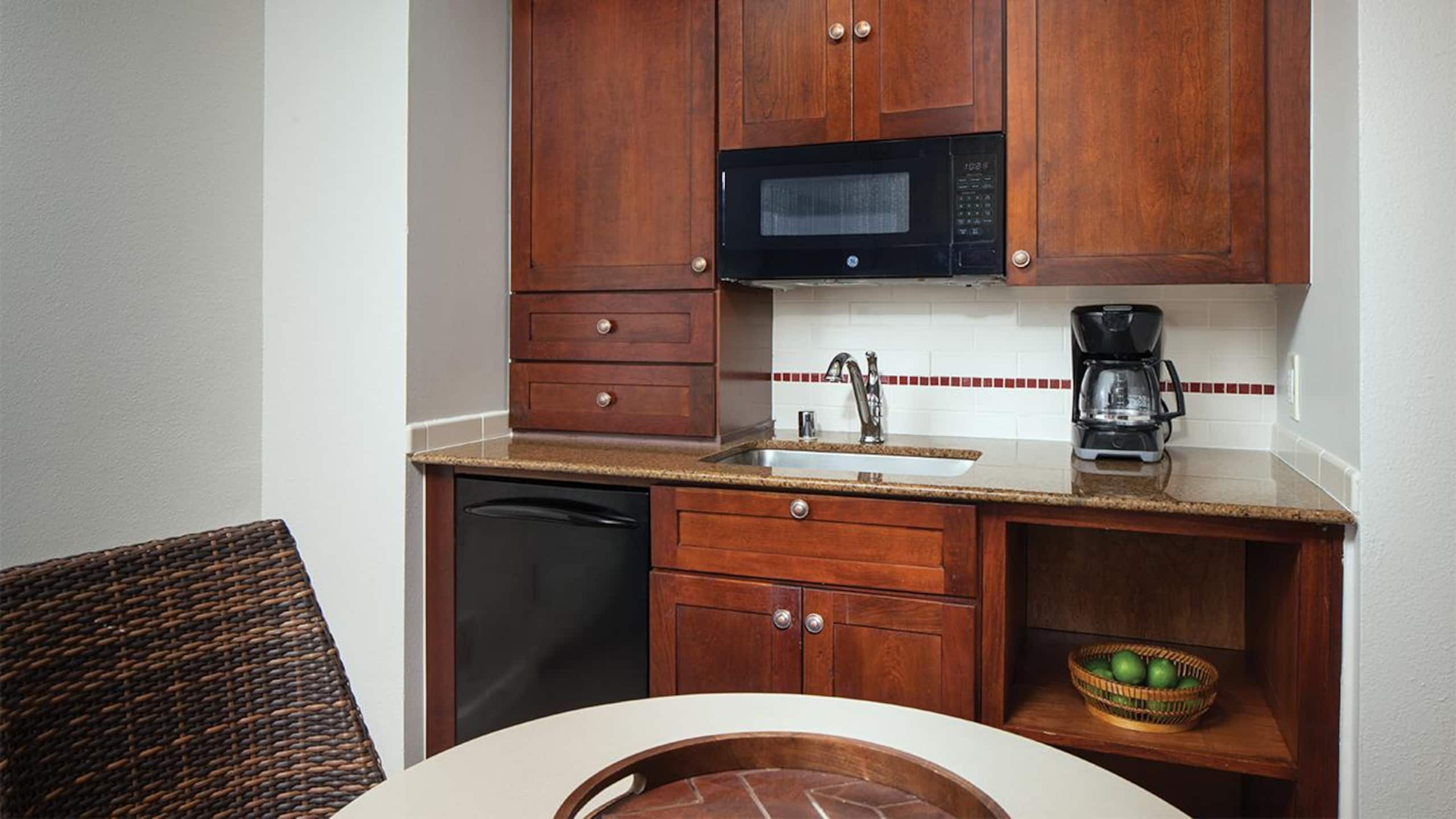 Resort in Lihue · ★4.9 · Studio · 1 bed · 1 private bath - Image 4