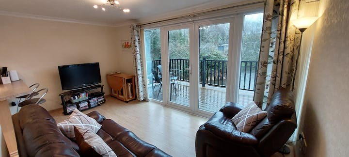 Lakeside Lodge - Beautiful 2 Bed Lodge, Sleeps 5 - Caernarfon