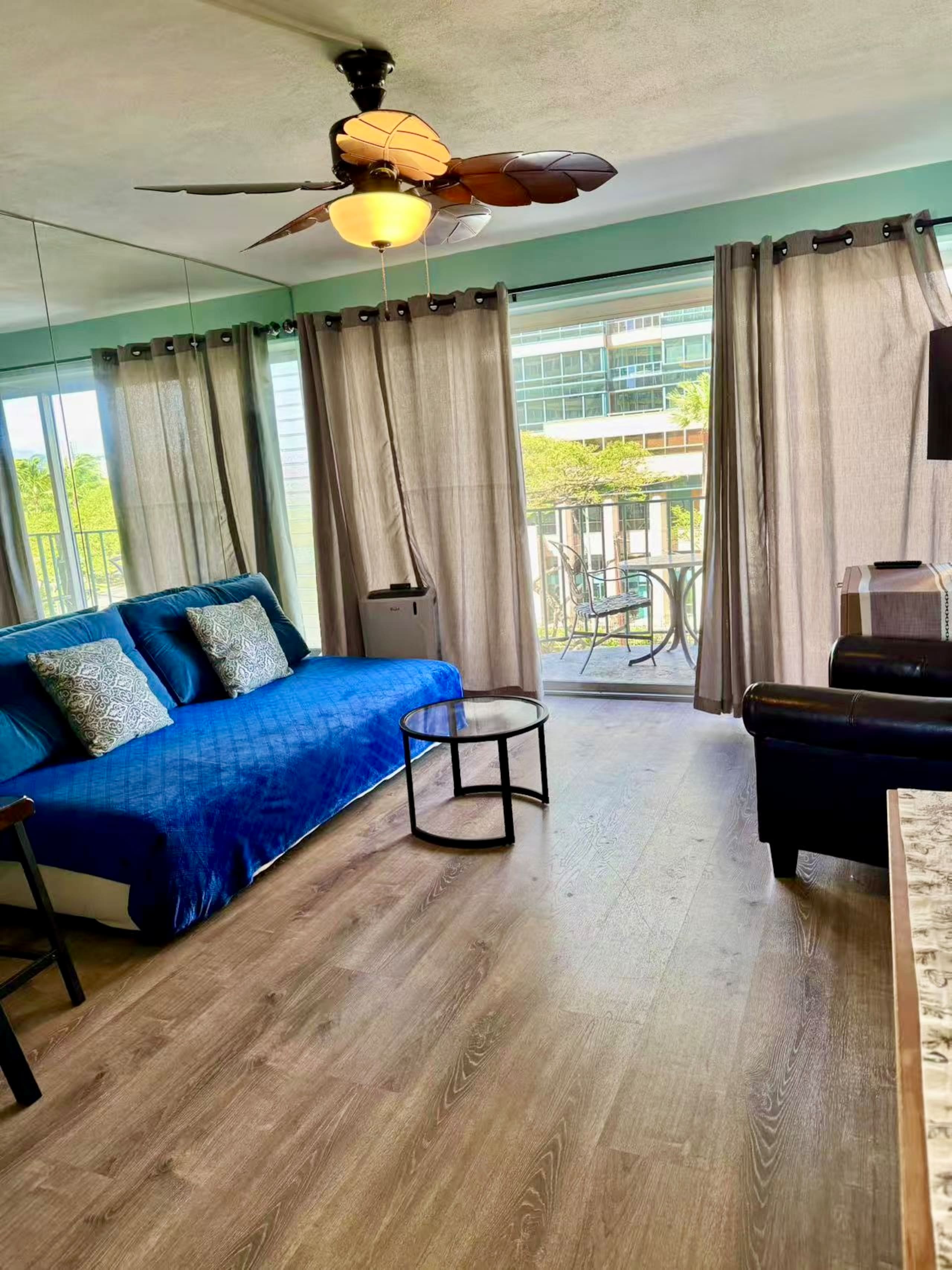Condo in Honolulu · ★4.53 · 2 bedrooms · 3 beds · 1 private bath - Image 4
