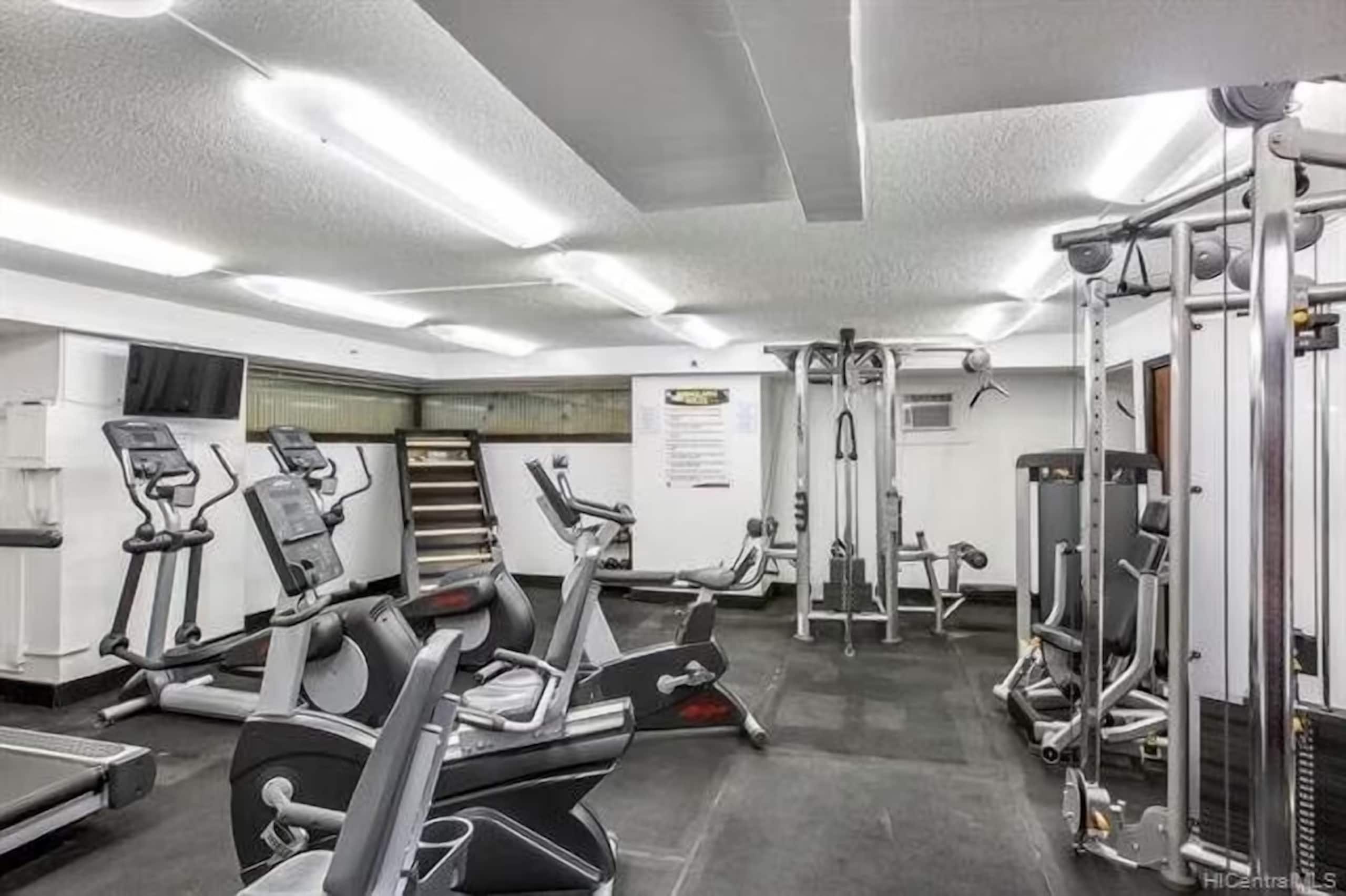 Condo in Honolulu · ★4.78 · 1 bedroom · 2 beds · 1 bath - Image 18