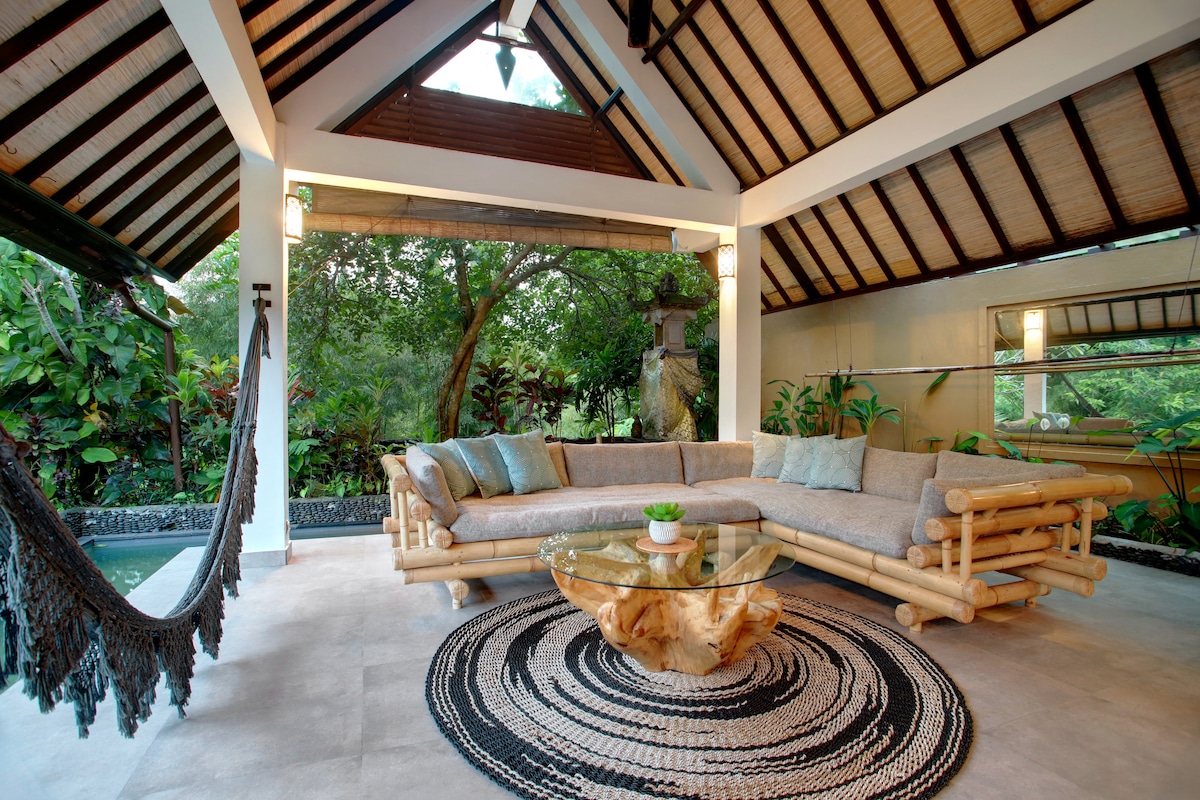 Villa in Kabupaten Gianyar · ★4.92 · 2 bedrooms · 2 beds · 2.5 baths, συγκρίσιμο Airbnb