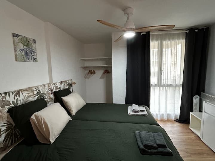 2 lits simples salon/ chambre