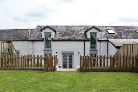 Plas Y Wennol - Cosy Country Cottage in West Wales