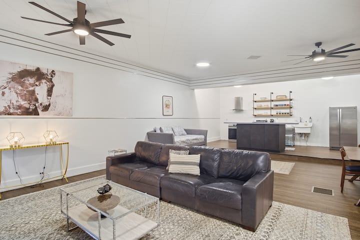 Historic 1902 Loft | Sleeps 7 | Black Hills - Hot Springs, SD